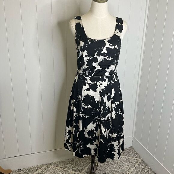Ann Taylor Women's Size 8 Black and white Print Fit Flare Knee Length Dress - Picture 1 of 14